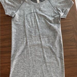 Lululemon Athletica Gray Short Sleeve Tee
